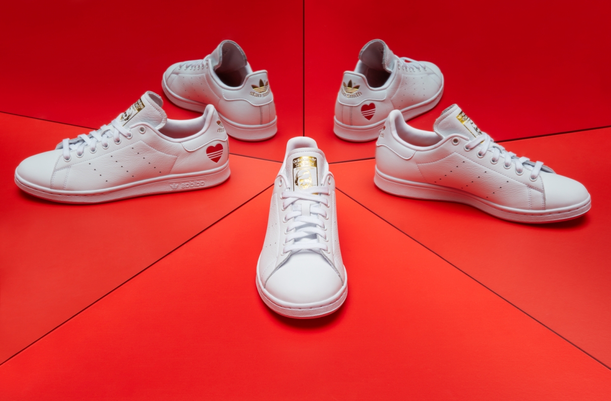 adidas情人節限定CP「暗襯」服  注目心心圖案/LOVE SUPERSTAR鞋